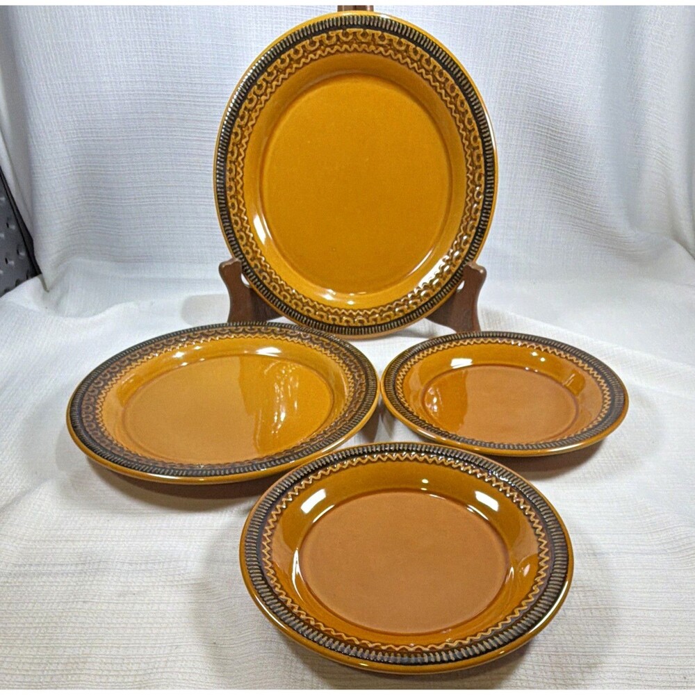 Vtg Franciscan Hacienda Gold Earthenware Set (2) 8.5 Plates & (2) 6.75 Plates
